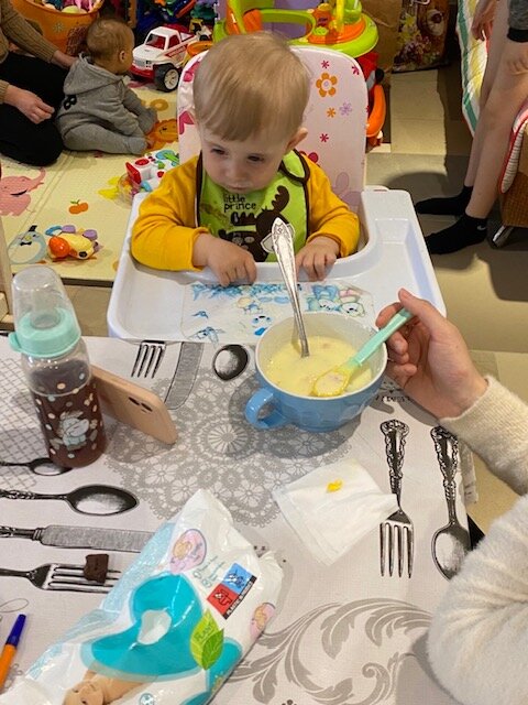 Help to refugees  (mother + children) in Ukraine