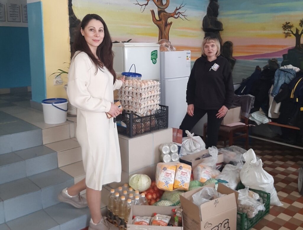 Help to refugees  (mother + children) in Ukraine