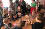 Help to refugees  (mother + children) in Ukraine