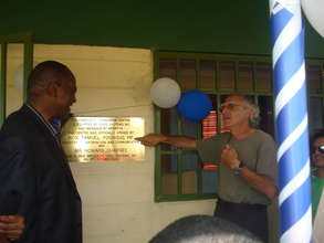 Cisco Vice President and AfriAfya Chairman (left)
