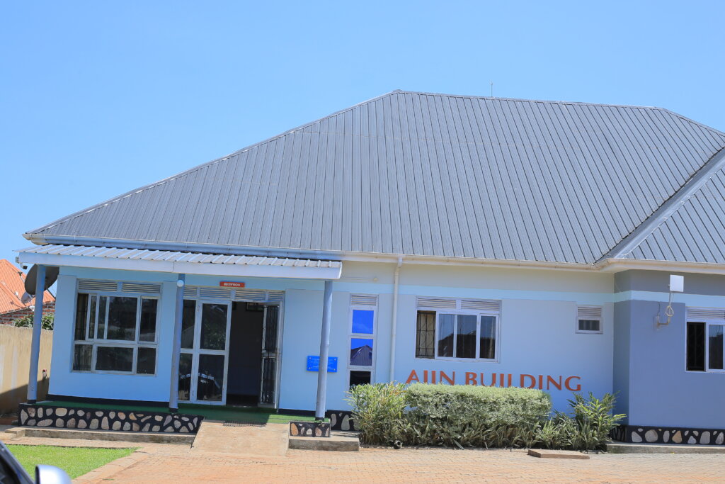 Safe drinking water for 20 schools in Uganda