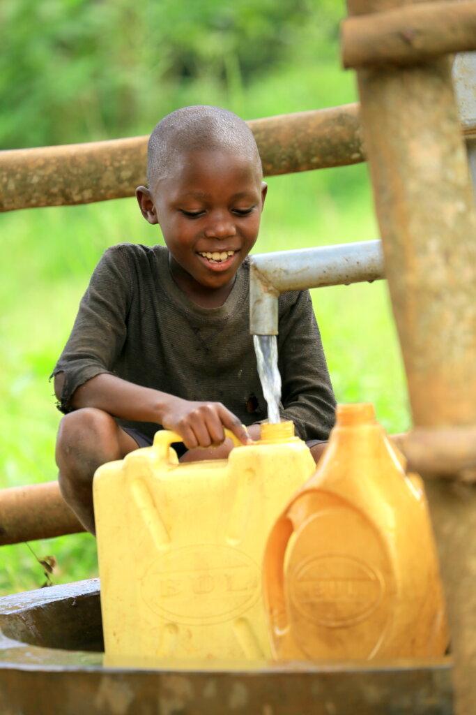 Safe drinking water for 20 schools in Uganda