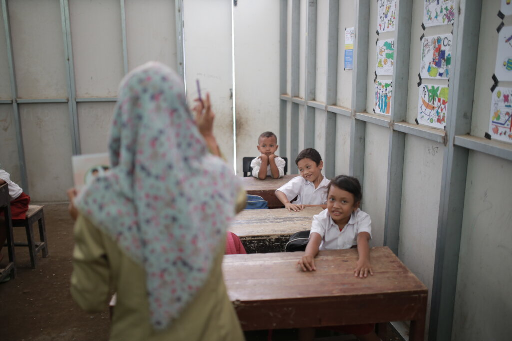 Support teachers in remote Eastern Indonesia