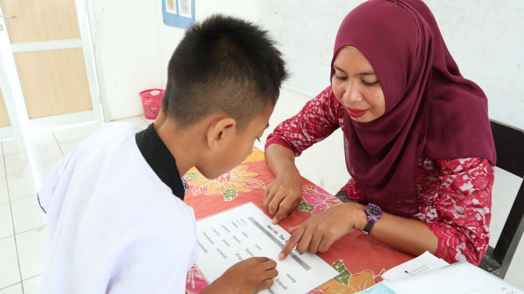 Support teachers in remote Eastern Indonesia