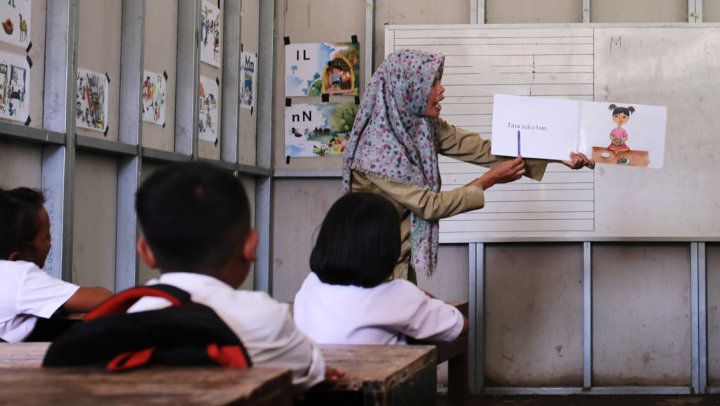 Support teachers in remote Eastern Indonesia