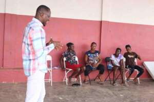 a trainer educatimg the beneficiaries