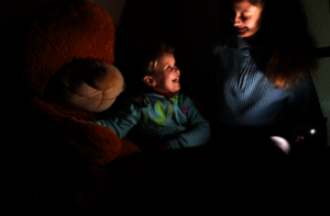 Veronika plays with sister | Plan / Mirja Vogel