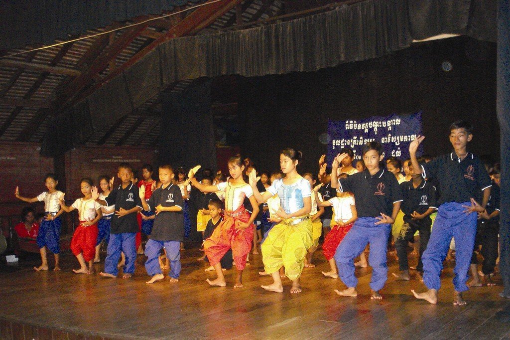 Summer Arts Camp for Orphans 2010 - Cambodia