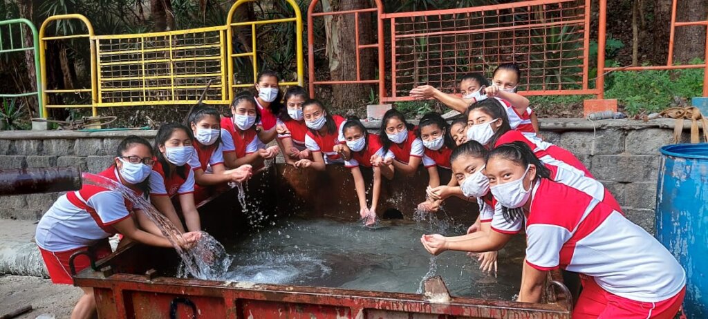 Provide fresh water for poor girls in Guatemala