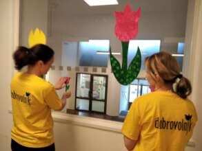 volunteers decorate the hospital with pictures