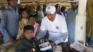Injured Child during floods happy get EID gift