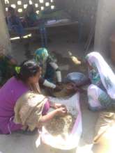 Women learning Nadi filter