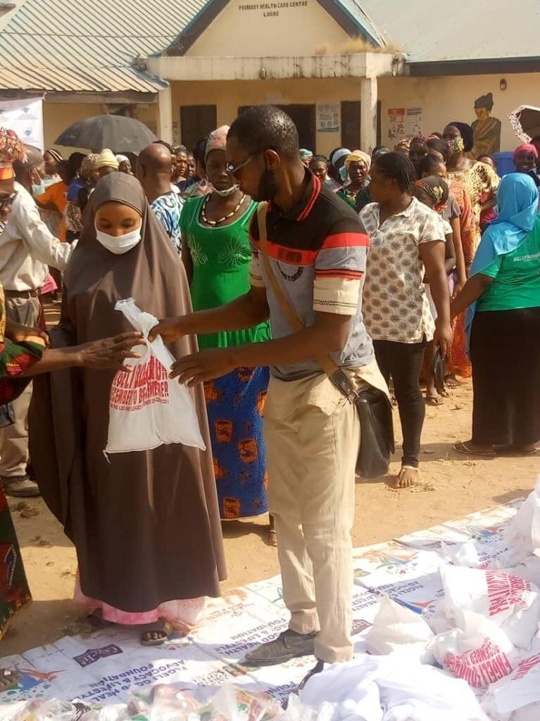 Christmas to Remember! feed 980+ families in abuja