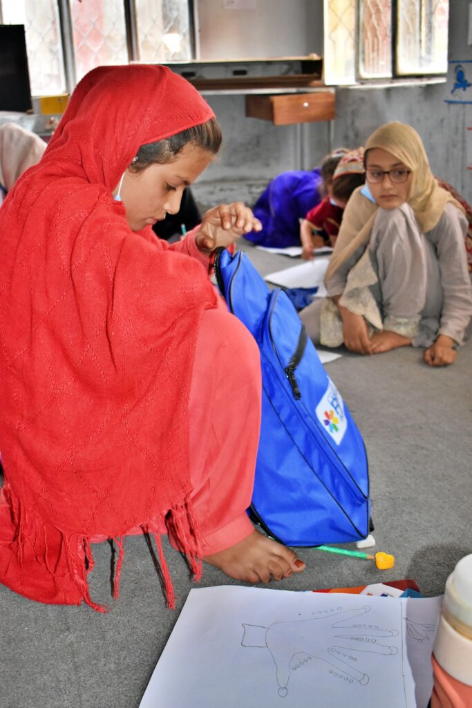 Helping Afghan Children Go to School in Pakistan