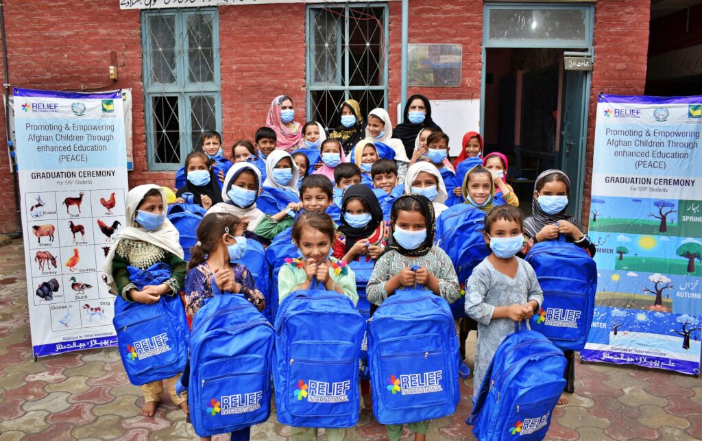 Helping Afghan Children Go to School in Pakistan