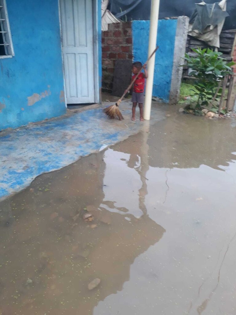 Supports Colombian families affected by the winter