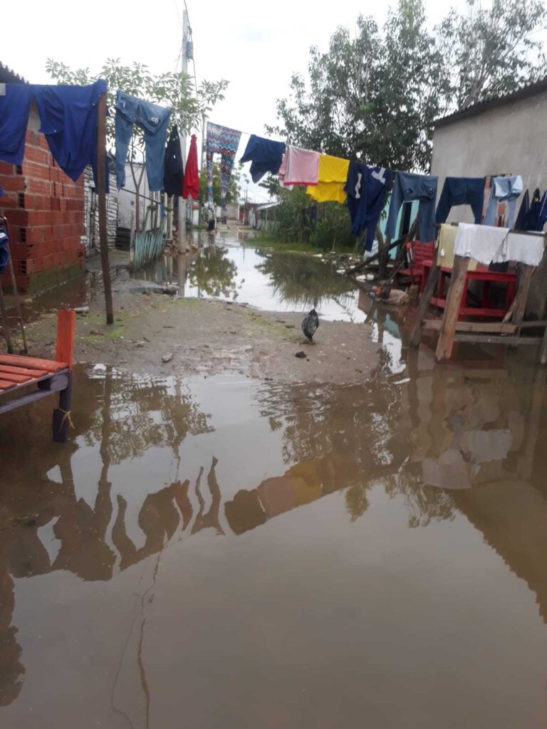 Supports Colombian families affected by the winter