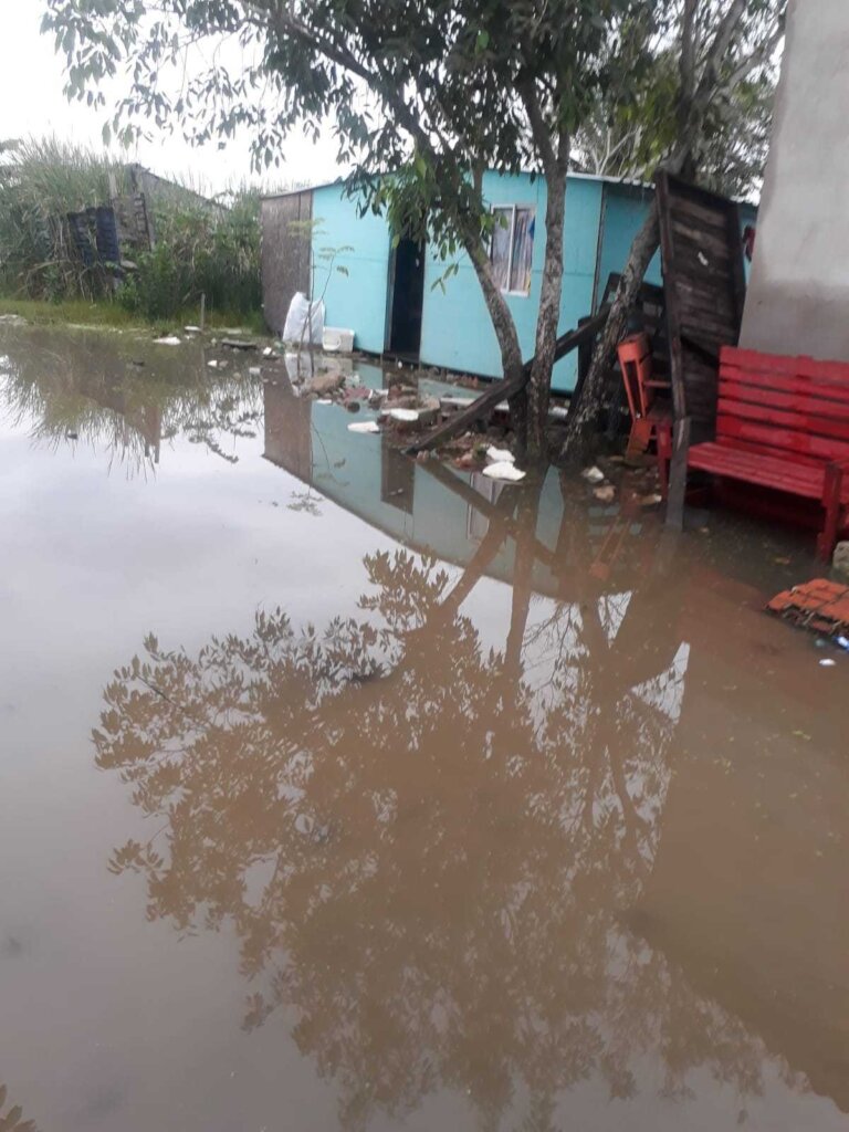 Supports Colombian families affected by the winter
