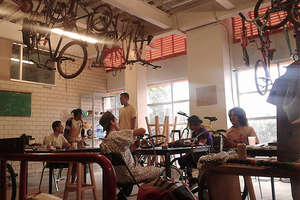 In the Enchulame la Bici's workshop