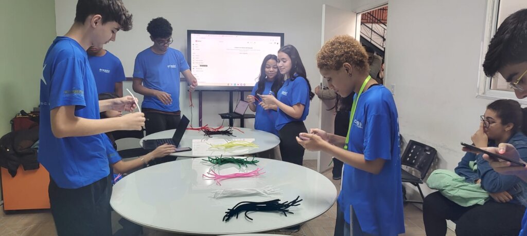 Help Brazilian Youth Achieve Their First Job Dream