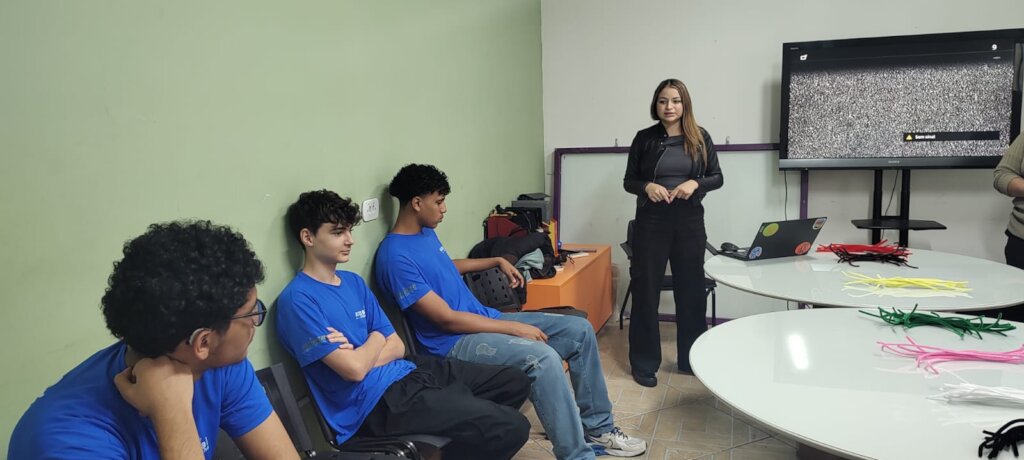 Help Brazilian Youth Achieve Their First Job Dream