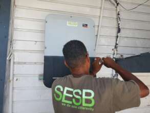 SESB technician looking at data from Inverter