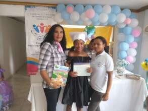 Graduated girl next to her teachers