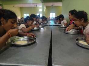Wholesome meals with Feeding India