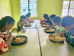 Healthy food with Feeding India