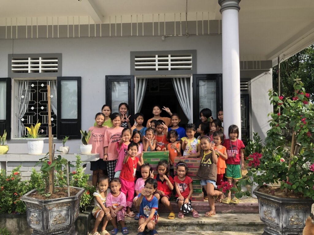 Giving foods to 68 children in Quang Tri, Vietnam
