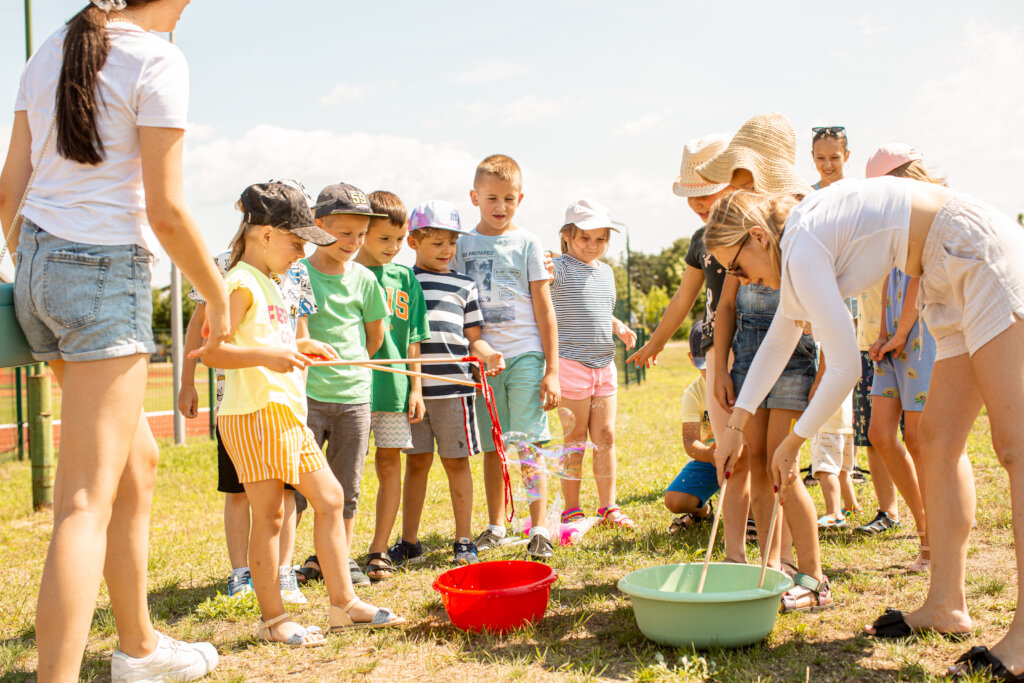 To give back joy to 400 traumatized Ukrainian kids