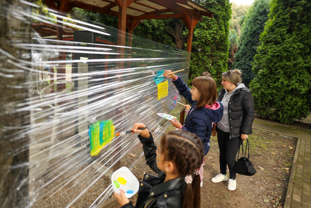 To give back joy to 400 traumatized Ukrainian kids