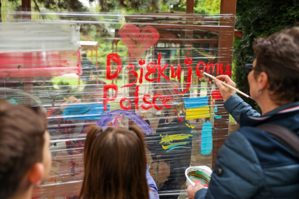 To give back joy to 400 traumatized Ukrainian kids