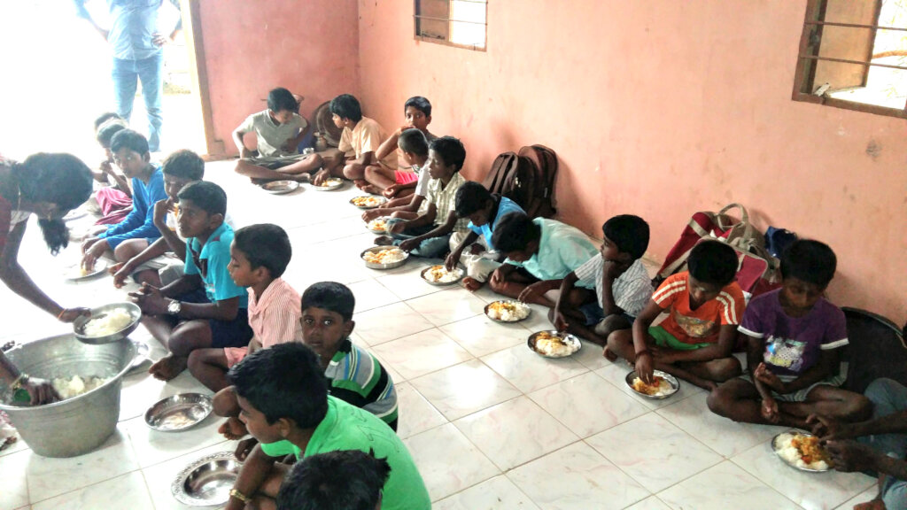 Help to provide meal to 250 tribal children-India