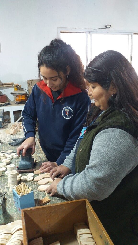 Empower women trough a charpentry workshop