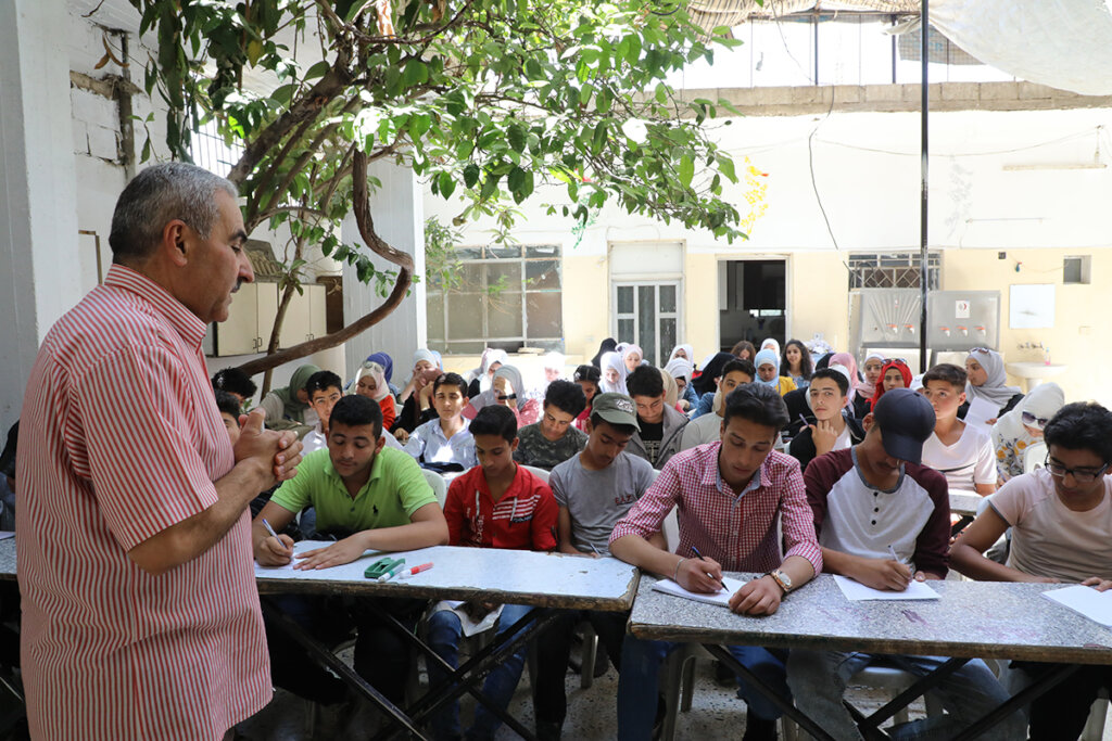 Education for Palestinian and Syrian IDPs in Syria