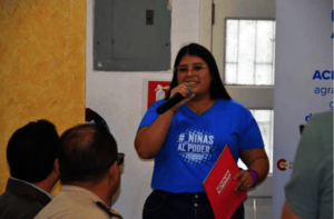 Wenddy presenting her manifesto in Ecuador