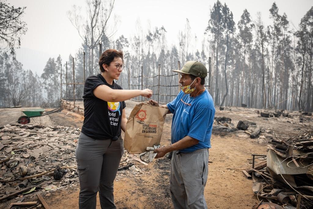 Distributing meals in Chile following wildfires