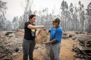 Distributing meals in Chile following wildfires