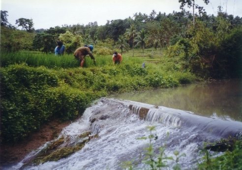Build minidams for 100 poor farmers in Philippines