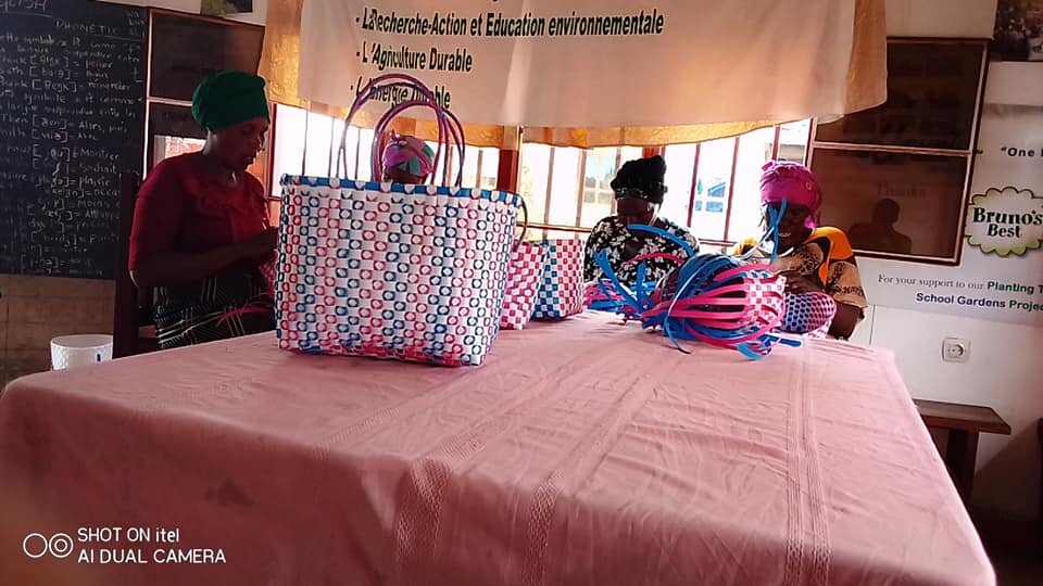These are refugee women making these bags in Goma