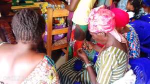 Refugee women training in Goma in neating