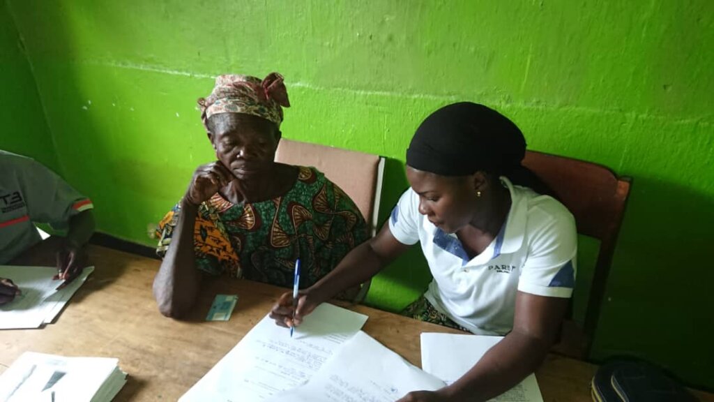 Identification Refugee Cards to refugees in DRC