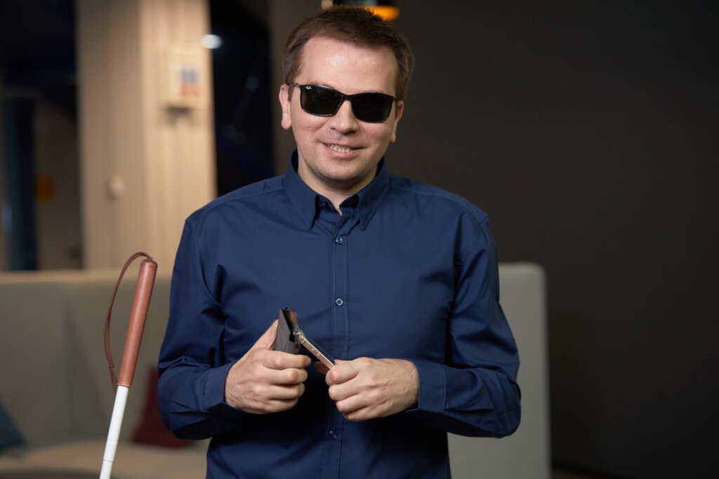 Specialized push-button telephone for blind users