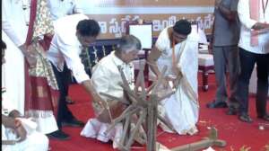 BCT trainer aids AP Chief Minister on charkha
