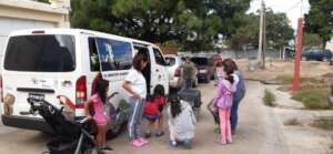 ARCAS mobile and staff rescuing an escaped macaw