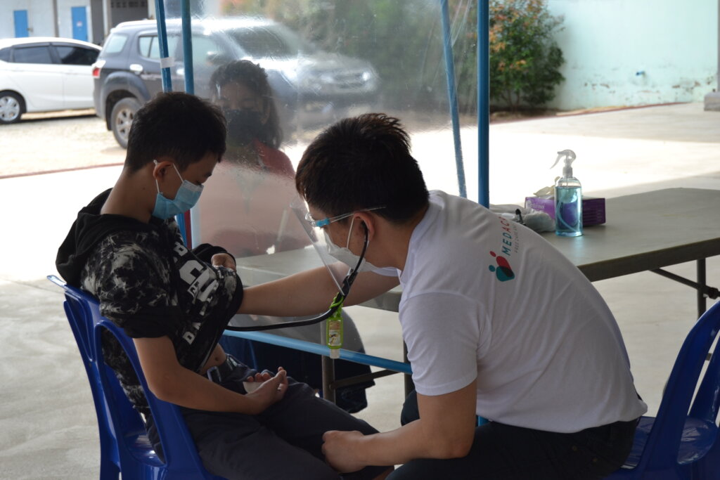 MedAcross doctor visiting a migrant worker