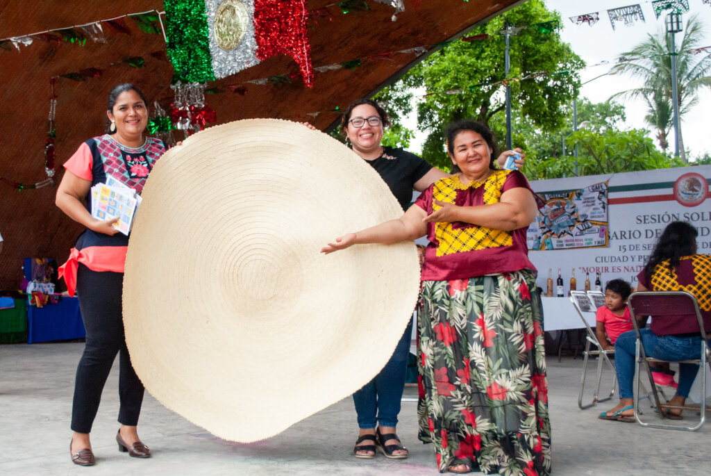 Mercado Solidario , Palm artisans