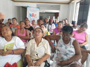 Women paying attention to the course