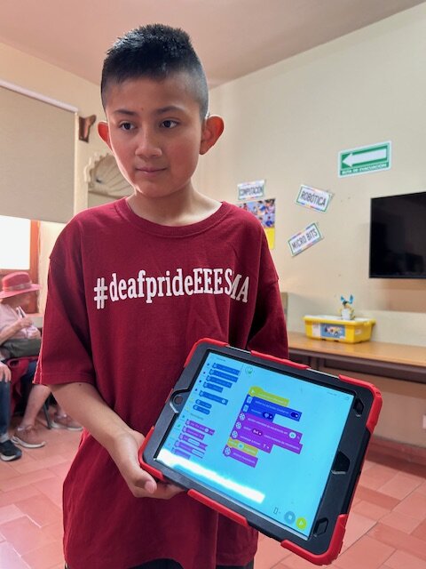Help Deaf Kids in Mexico Learn Computer Skills